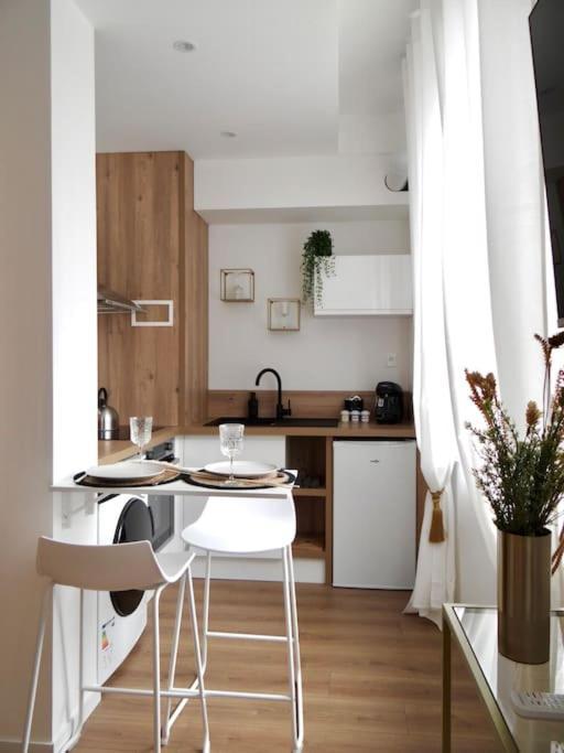 Appartement Le Blum *hyper-centre* Avec *canal Plus* *